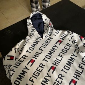 TOMMY HILFIGER USED HOODIE BOYS YOUTH LG 16/18